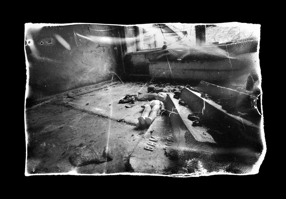 Projekt „Ghost of Chernobyl” zawiera łącznie 20 zdjęć w formie odbitek cyjanotypowych. Będzie on wystawiany na całym świecie w przeciągu 2 najbliższych lat. Pierwsza wystawa miała miejsce we Wrocławiu 8 kwietnia 2016 roku.