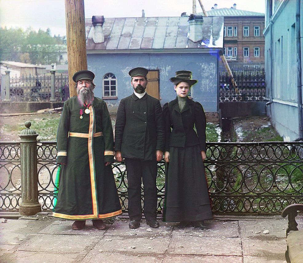 Poza wyświetlaniem swoich zdjęć przy pomocy projektora, fotografowi udawało się wywoływać je na papierze, choć było to skomplikowane i czasochłonne. Największą wadą tej metody to, że wykonywano 3 zdjęć w odstępie kilku sekund, co mogło powodować poruszenia i nieostrości.