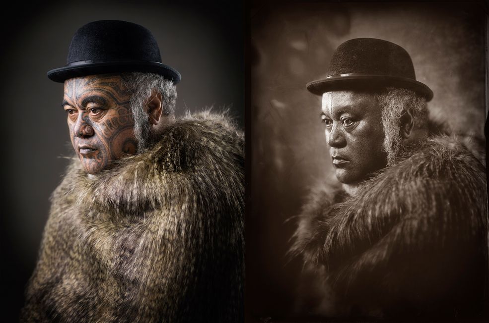 Michael Bradley w swoim projekcie fotograficznym "Puaki" wykorzystuje klasyczną technikę fotograficzną, aby ukazać odrodzenie sztuki tā moko.
Używając techniki mokrego kolodionu Bradley pokazuje, w jaki sposób kultura może zostać wymazana przez kolonizatorów. Okazuje się, że twarze Maorysów sfotografowane na mokrej płycie kolodionowej pozbawione są tych ważnych kulturowo tatuaży niemal zupełnie. Jedynie blizny pozostawione przez uhi - tradycyjnym dłucie - wskazują na ich istnienie.