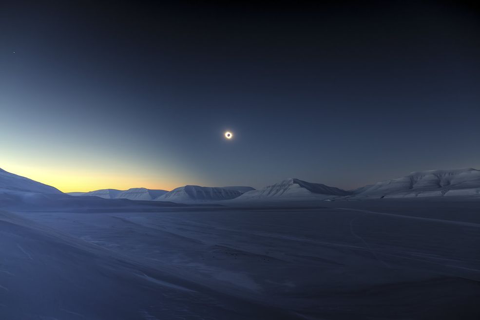 Insight Astrophotographer of the Year 2015 to coroczny konkurs dla astrofotografów z całego świata. W tym roku na konkurs nadesłano najwięcej zdjęć w dotychczasowej historii. Z ponad 2700 zgłoszeń z prawie 60 krajów wybrało 32 zwycięskie i wyróżnione zdjęcia. Przedstawiamy zwycięzców w poszczególnych kategoriach.