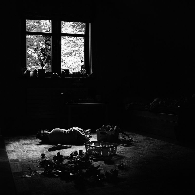 Autorka zdradziła nam, że wszystkie fotografie w tej serii wykonała średnioformatowym aparatem Rolleiflex.