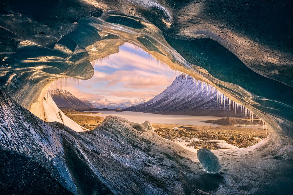 Fotograf uważa, że fotografia pozwala mu na zjednanie się z naturą i budzi w nim uśpiony zmysł artystyczny, otwiera oczy i ułatwia dostrzeganie ukrytego piękna, które na co dzień możemy przeoczyć. Inspiruje go głównie otaczające piękno natury. To właśnie ona motywuje Artura do podejmowania fotograficznych wyzwań i kreowania wyjątkowych kompozycji.
Jak mówi sam artysta: „Nie mam fotograficznego guru. Jestem stałym poszukiwaczem fotograficznych wyzwań”.