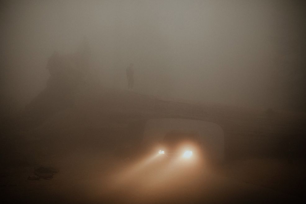Czy takie wyjazdy mogą być sposobem na rozwiązanie kryzysu twórczego?
Myślę, że tak. Są różne fazy – fotograficzne dołki i góry na drodze każdego z nas. Miałam w tamtym czasie mocny spadek i potrzebowałam się odciąć. Byliśmy tam z narzeczonym przez 2 miesiące i ten okres dał mi zastrzyk nowej energii.
Chyba każdy fotograf czasem potrzebuje odcięcia się, szukania nowych dróg i inspiracji. Bez tego nie da się być dobrym twórcą.