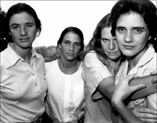 1979 r. Co roku siostry były fotografowane w tym samym dniu, w identycznym układzie: Heather, Mimi, Bebe, Laurie. Fot. Nicholas Nixon