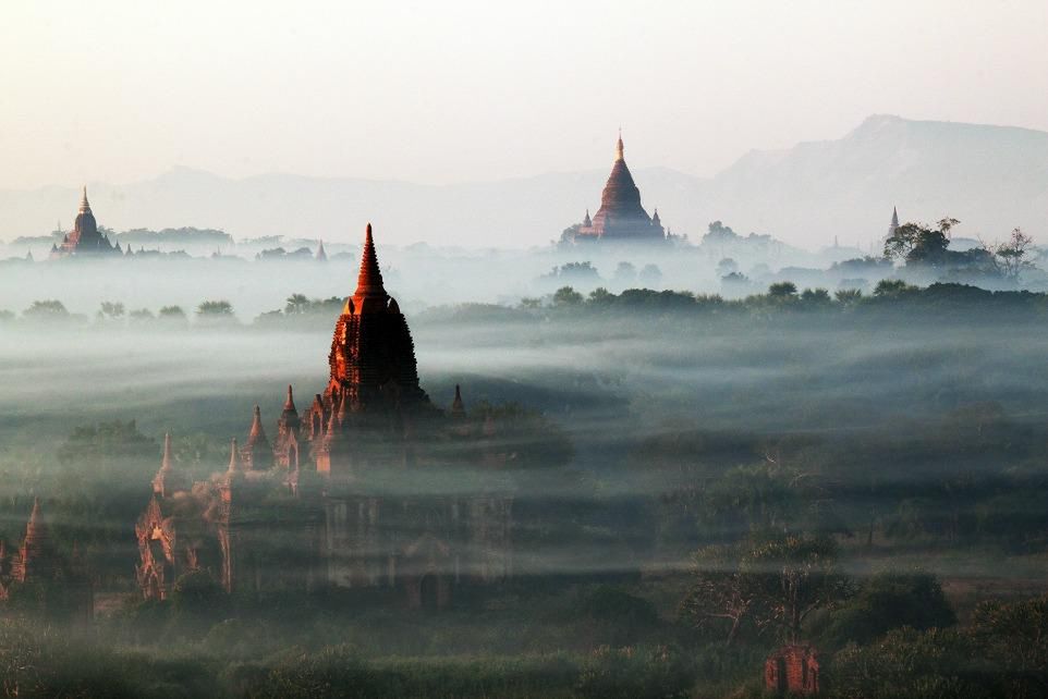 7 Magazyn Smithsonian powstał w roku 1970 i jest publikowany przez amerykański Instytut Smithsona. Na zdjęciu: Widok na miejscowość Bagan, Myanmar (dawniej Birma), fot. Han Tha.