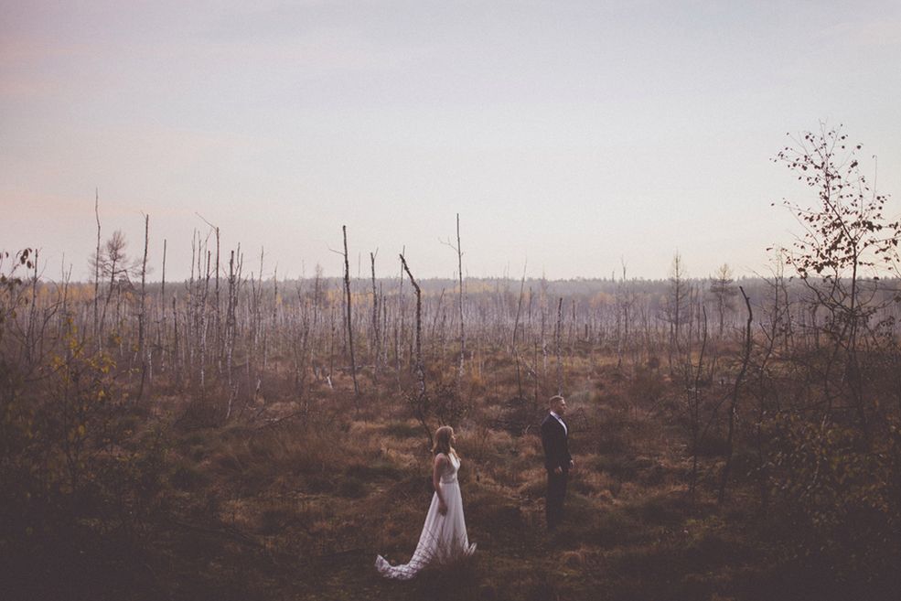 Marcin Watemborski: Jak zaczęła się wasza fotograficzna zajawka?
The Snap Shots: Wspominając nasze fotograficzne początki zawsze myślimy, że kierowało nami przeznaczenie. Poznaliśmy się kilkanaście lat temu - wtedy żadne z nas nie zajmowało się fotografią, ani nie przejawiało zdolności w tym kierunku.
Pewnego dnia podczas rozmowy wyszło na jaw, że coś od zawsze ciągnęło nas w stronę fotografii. Zaczynaliśmy na starym Zenicie i wszystkie pieniądze wydawaliśmy na negatywy. Mamy dużo wspaniałych wspomnień z tych czasów. Do dziś przetrwało kilka zdjęć, których nie musimy się wstydzić.