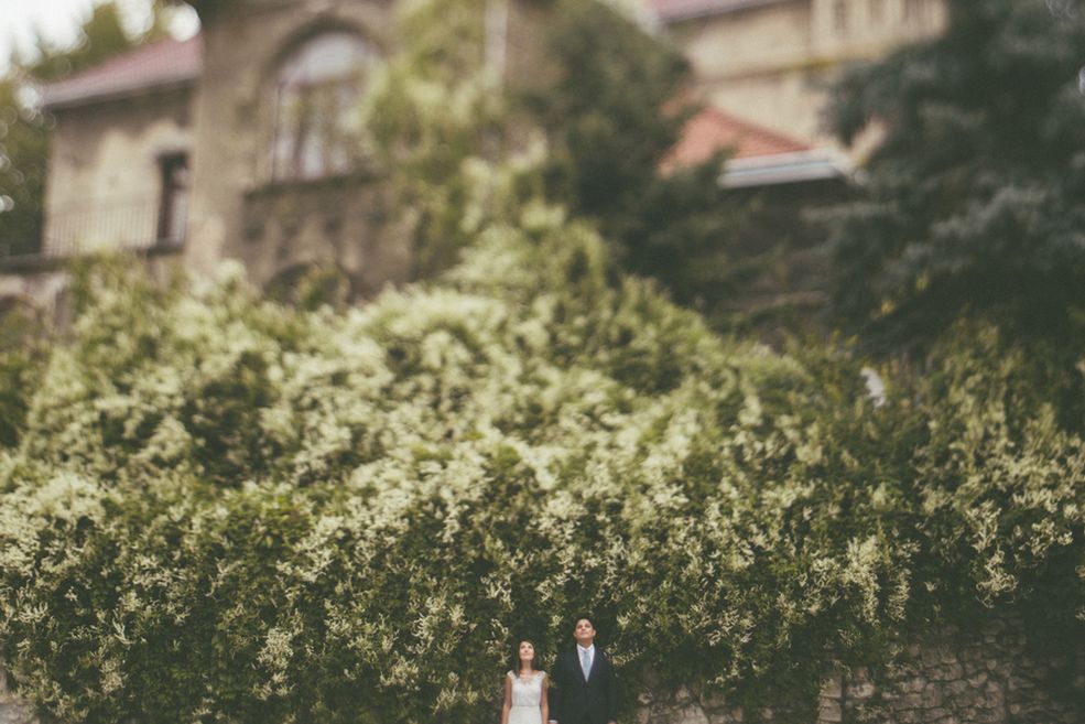 Jaki jest klucz do sukcesu w fotografii ślubnej?
W swojej pracy jesteśmy dyskretni i nigdy nie wchodzimy z butami w prywatność, więc w naturalny sposób burzymy dystans między parą, a nami. Uwielbiamy moment przekazania albumu, w którym widzimy reakcję na naszą pracę. To bezcenne, budujące doświadczenie. Żadna, nawet najlepiej płatna komercja temu nie dorówna.