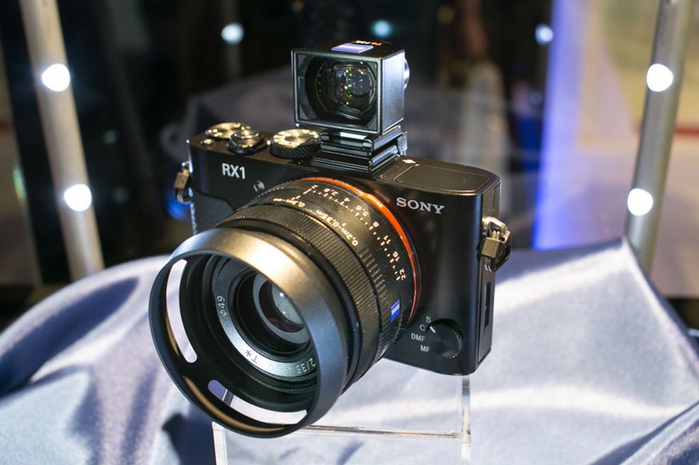 5 Sony poleca model CyberShot DSC RX-1 nie tylko do fotografowania, ale również do nagrywania filmów w Full HD. Do wyboru oferuje różne progresywne tryby zapisu, w tym 50p/60p i 25p/24p.