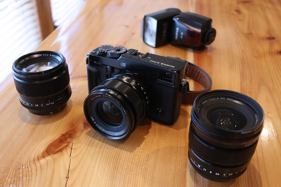 Fujifilm X-Pro2 to udane połączenie bardzo szybkiego i dokładnego hybrydowego AF oraz świetnego wizjera optycznego. Jakość tych elementów drastycznie się podwyższyła na przestrzeni ostatnich kilku lat. Dla wielu fotografów wizjer elektroniczny jest obecnie lepszym rozwiązaniem niż klasyczny celownik.