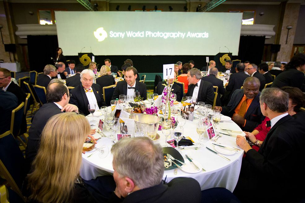3 Zanim poznaliśmy wyniki SWPA 2012, gościom podano wykwintną kolację - tarta z łososia, filet z wołowiny z ziemniaczkami, marchewką i francuską fasolką, a na deser wyśmienite praliny z gorzkiej czekolady oraz lody malinowe ;) © Krzysztof Basel