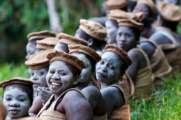 11 Rzadkie spotkanie z zamkniętą grupą religijną TataHonda mieszkającą w Kongo. Fot. Gergely Lantai-Csont
