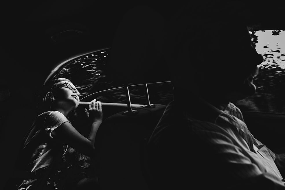 Tomek Laskowski fotografuje od 8 lat. Zaczął od Canona EOS 450D, gdy jego żona była w ciąży. Wiedział, że będzie chciał dokumentować pierwsze chwile życia swojej córki. Poza tym potrzebował sprzętu do robienia zdjęć bazowych, ponieważ zajmował się wtedy grafiką.