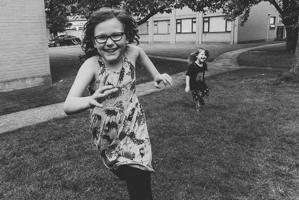 Laskowski kieruje się miłością do swoich pociech i radością, której doświadcza jako szczęśliwy ojciec. Fotograf niejednokrotnie wspominał, że uwielbia fotografię reportażową, ale męczy go wieczny obraz smutku, bólu i wojny, a tego media nam nigdy nie oszczędzają.