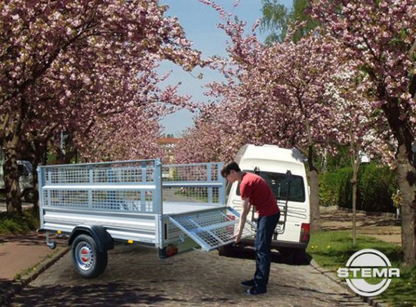 Przyczepa unosząca się na jednym kole i microvan. Przepis na reklamę według niemieckiej firmy Stema