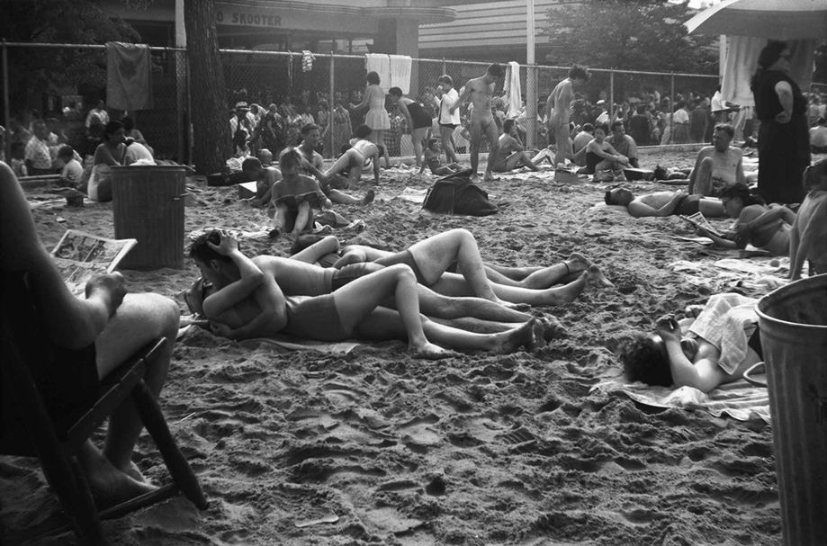 1 Coney Island, Nowy Jork, lata 50. / Vivian Maier/Courtesy Cityfiles Press