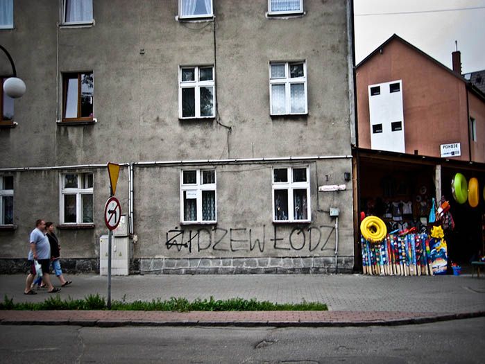 23 Wojciech Sienkiewicz wraz z Łukaszem Biedermanem pokażą swój cykl „Plaże i 21 rooms”. Wernisaż 7 października o 18.30 w Muzeum Śląska Opolskiego.