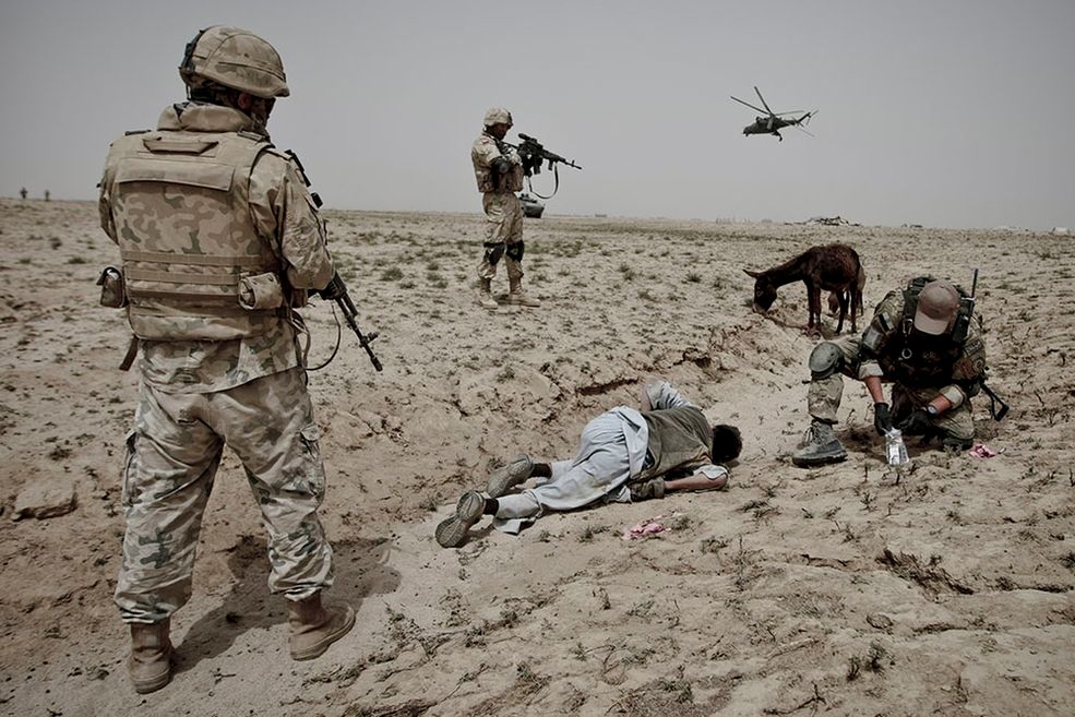Zdjęcie pojedyncze - III miejsce w kategorii WYDARZENIA © Maksymilian Rigamonti, „Wprost” Afganistan. Patrolowanie głównej drogi prowadzącej przez prowincję Ghazni to najważniejsze zadanie polskich żołnierzy XI zmiany Polskiego Kontyngentu Wojskowego w Afganistanie. Sierpień 2012