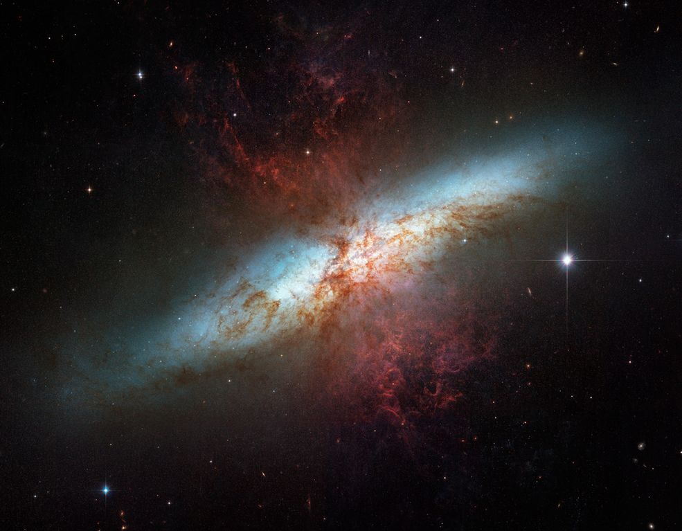 Galaktyka M82 - zdjęcie wykonano w 16. roku misji teleskopu
