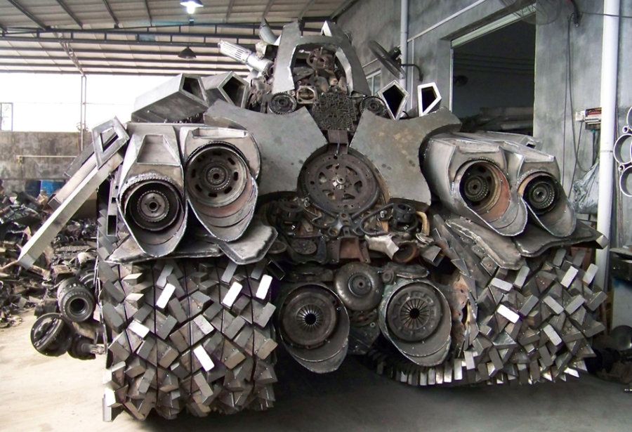 Autor tej naturalnej wielkości repliki przedstawia się nickiem Steel Legend.