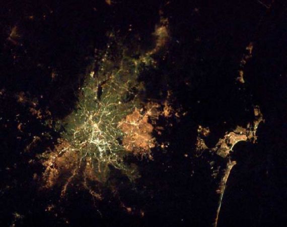 20 miast widzianych nocą z kosmosu