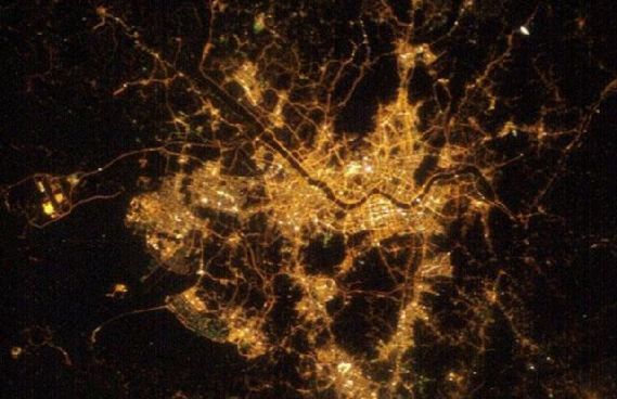 20 miast widzianych nocą z kosmosu