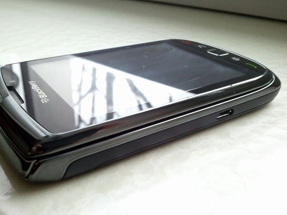 BlackBerry Torch b. lewy