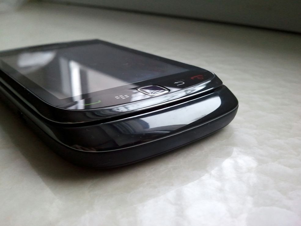 BlackBerry Torch dolny panel