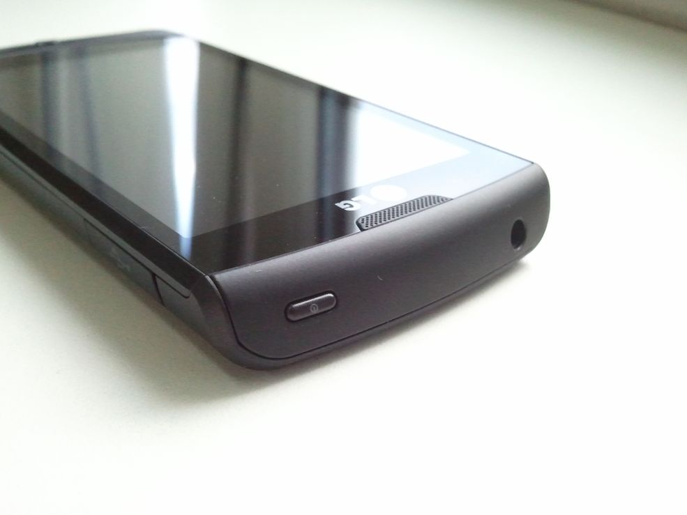 LG Swift7 górny panel