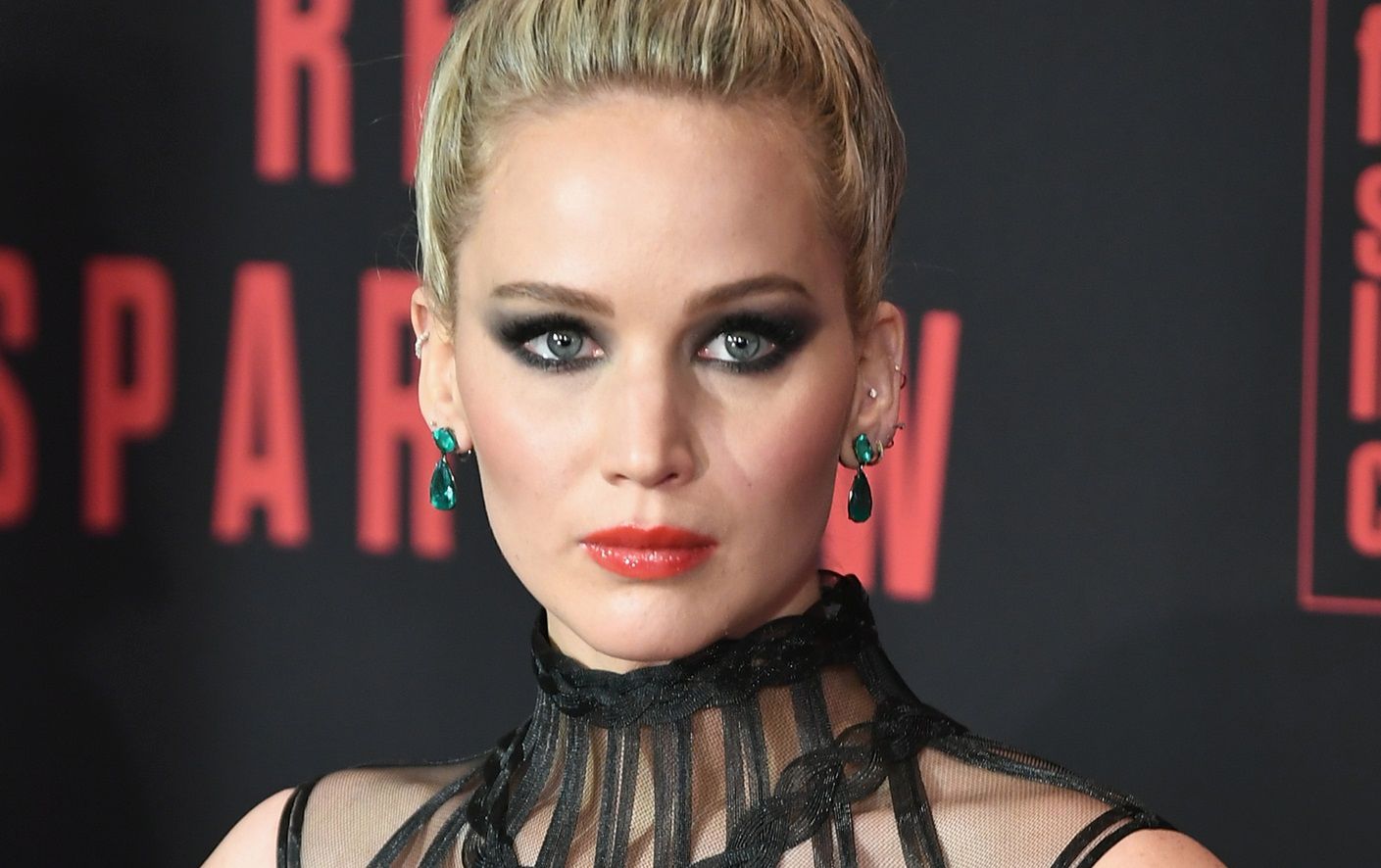 Jennifer Lawrence w oszałamiającej kreacji na premierze. Co za dekolt! - WP  Kobieta