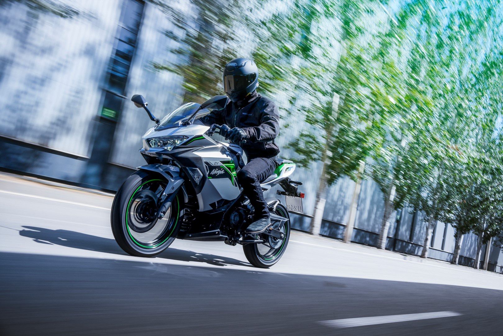 Kawasaki Ninja E 1 Oraz Z E 1 Rozpoczynają Nową Erę W Historii Marki