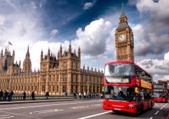 Dodatkowo spacerując po Londynie, absolutnie nie można pominąć Emirates Air Line. Dodatkowo spacerując po Londynie, absolutnie nie można pominąć Emirates Air Line.