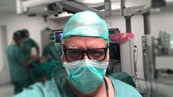 Prof. Paweł Nauman - neurochirug w roli zakaźnika. "Ludzi można prosić, żeby pomogli, ale trzeba też dać przykład. Jak się siedzi w wygodnym stołku, to nie działa"