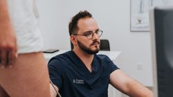 "Życie na wózku może dawać spełnienie". Oleg Nowak, czyli "Lekarz na kółkach", o życiu bez ograniczeń