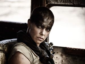 Charlize Theron zgoliła włosy do filmu: