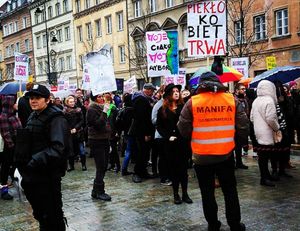 Pierwsza Manifa 8 marca 2000 roku maszerowała przez Warszawę pod hasłem „Demokracja bez kobiet to..."