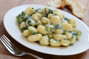Na rozgrzewkę coś prostego. Jak poprawnie wymawia się "gnocchi"?