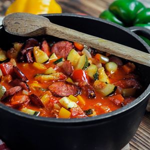 Co według Roberta Makłowicza nie powinno się znaleźć w prawdziwym węgierskim leczo?