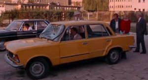 Za ile został sprzedany na licytacji żółty Fiat 125p w serialu "Zmiennicy"?