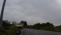 Dziejesiewmoto 387 Mclaren Vs Deskorolka Akcja Z Rowerem I