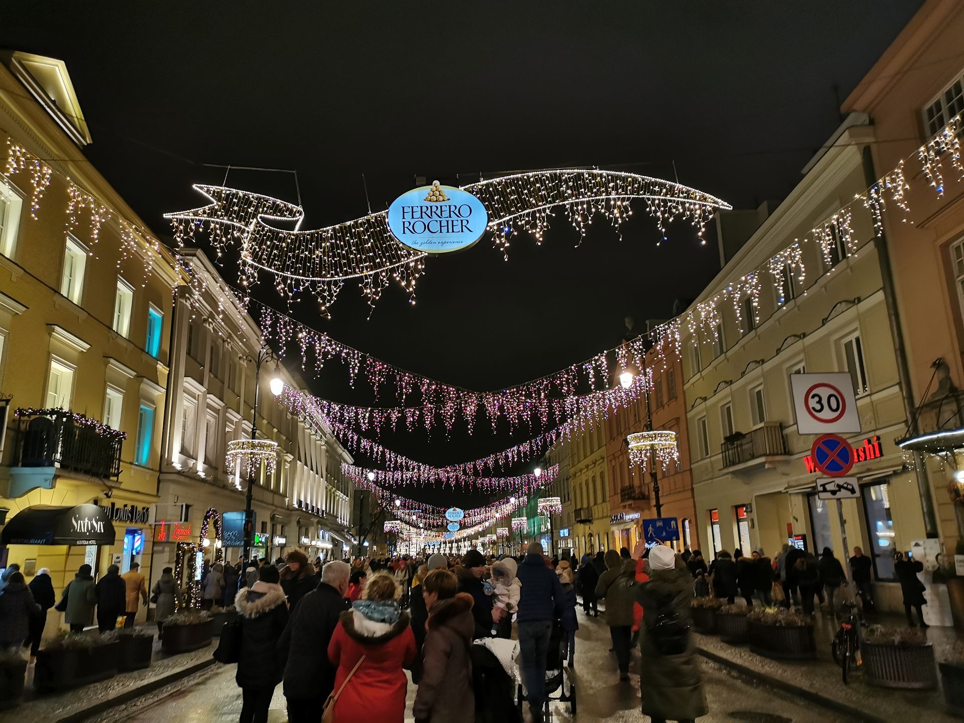 Warszawa Gotowa Na Wi Ta Wi Teczna Iluminacja Zachwyca Przechodni W Wiadomo Ci Warszawa