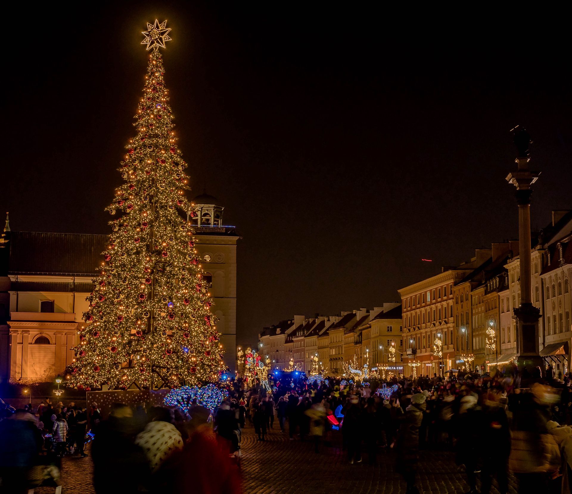 Świąteczna iluminacja zachwyca Warszawa skąpana w złocie ZDJĘCIA Wiadomości Warszawa WP