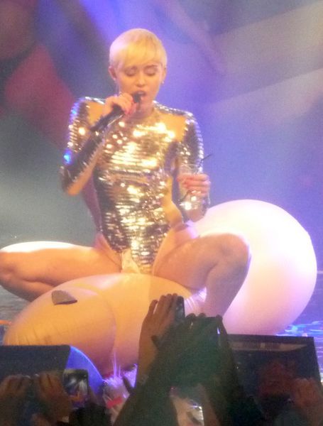 Miley cyrus uprawia seks wideo