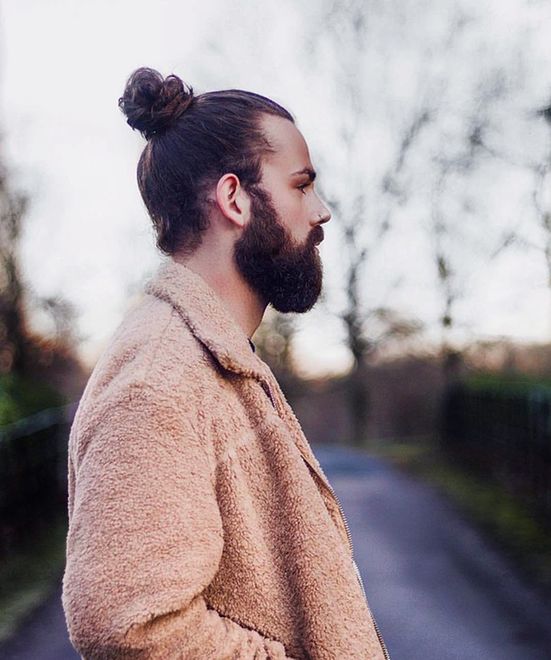 Fryzura Samuraja Man Bun Top Knot Męski Kucyk Zdjęcia Facetów