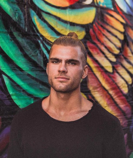 Fryzura Samuraja Man Bun Top Knot Męski Kucyk Zdjęcia Facetów