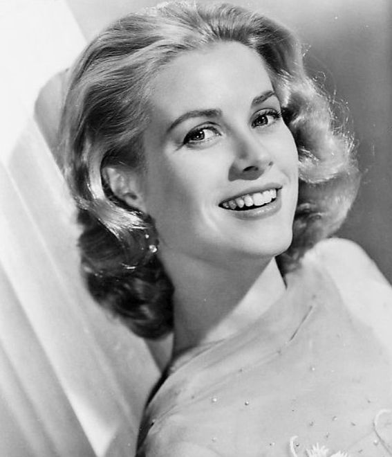 Grace Kelly: porzuciła aktorstwo dla ślubu z księciem. Odeszła w kwiecie  wieku - WP Film