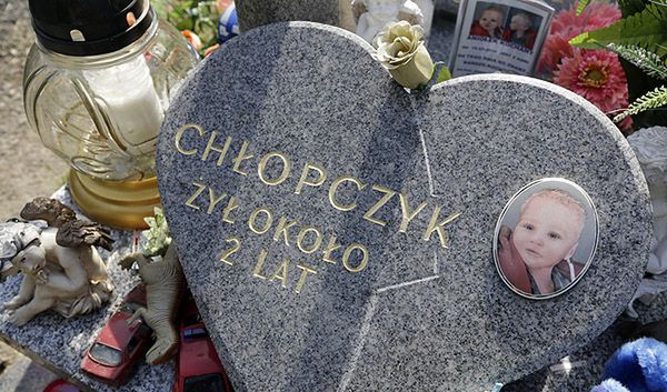 Chłopiec robi ciosy