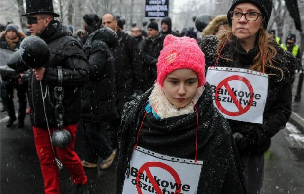 Demonstracja frankowiczów. Wciąż czekają na kompleksową pomoc państwa