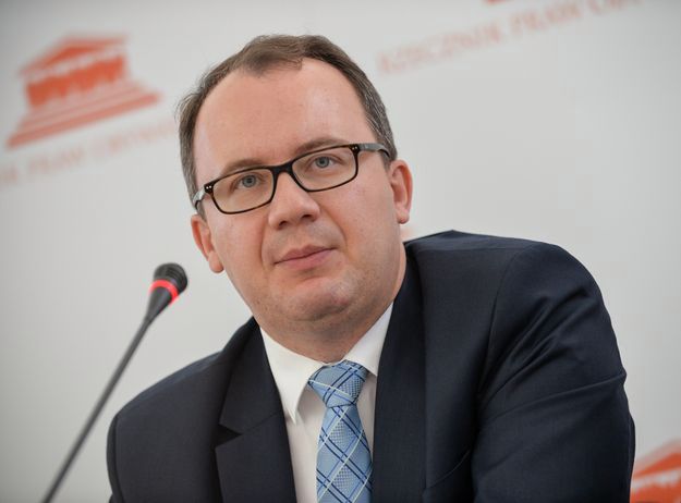 Spotyka się z facetem z rasistowską rodziną