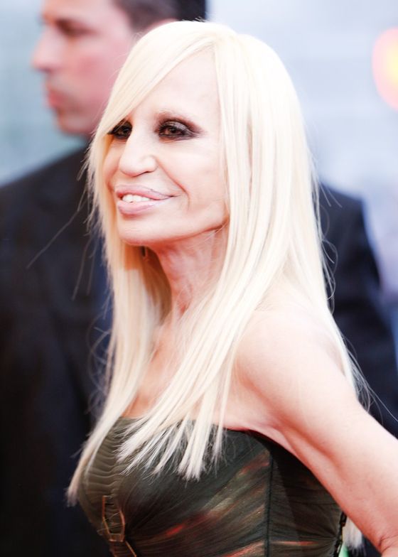 Dra. Patrícia Leite Nogueira - As três fases de Donatella Versace. As três  FASES e as três FACES. ⠀⠀⠀⠀⠀⠀⠀⠀⠀⠀ Em um 1o momento fico me perguntando como  alguém como a da 1a