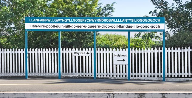 Znalezione obrazy dla zapytania: Llanfairpwllgwyngyllgogerychwyrndrobwllllantysiliogogogoch co warto zobaczyć